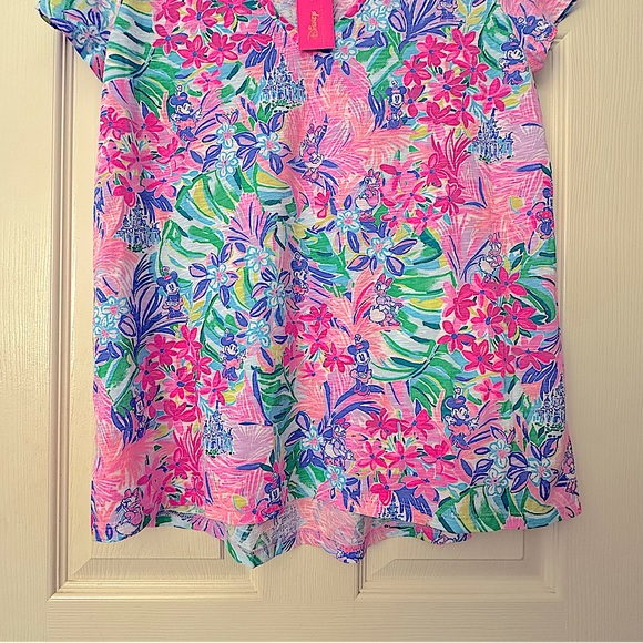 NWT Lilly Pulitzer X Disney Parks Etta V-Neck Tee Disney Dreamin’ MED Limited Ed - Picture 7 of 13